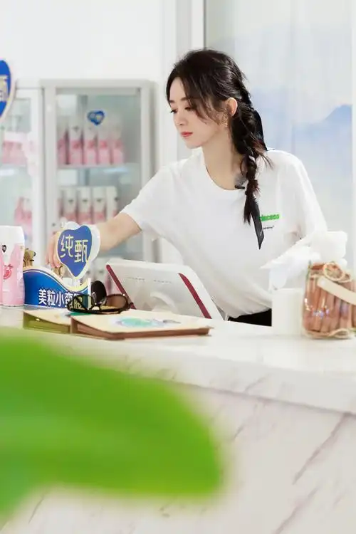 赵丽颖前厅后厨小蜜蜂式忙碌中餐厅4首营业告捷