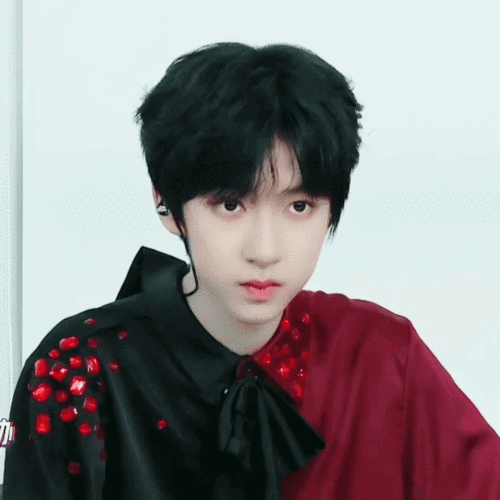 只能选贺峻霖一张top图,你会选哪张