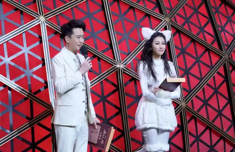 原创金牌喜剧班陈佩斯给韩云云投票其实是和郭德纲最好的和解