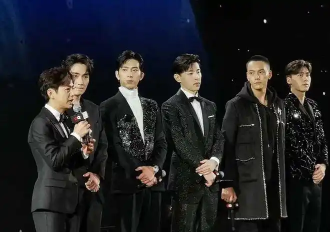 陈伟霆李易峰朱一龙邓伦井柏然罕见同框,颜值太高,看不过来了