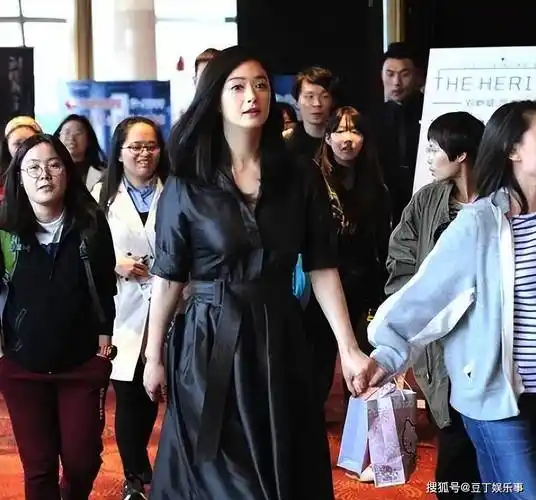 身材颜值不对等的6位女星,颜值都不错,就是身材过于干瘪_蒋欣_章子怡