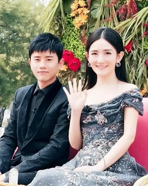 9月26日,艺人谢娜和老公张杰迎来结婚12周年(丝婚),晚间18点整,张杰