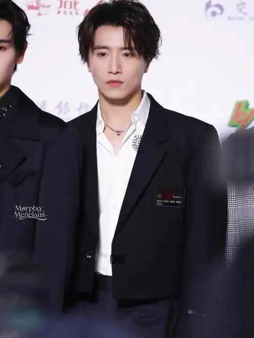 伯远走红毯的伯远可真好看呀into1伯远