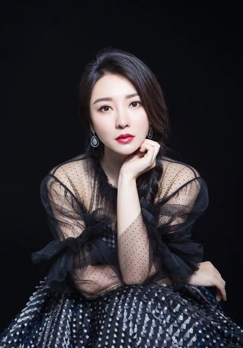 柳岩绝美的八张美照,性感美丽,惊艳动人