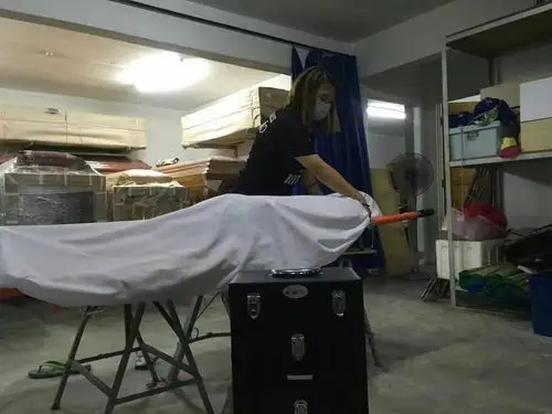 我是一名殡葬遗体修复化妆师