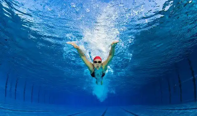 游泳被形象地称为血管体操是集人与自然于一体的全身性运动