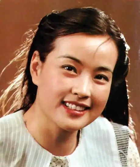 刘晓庆早期照片,倒是还有几分清纯可言哦,但怎么看也没有现在的刘晓庆