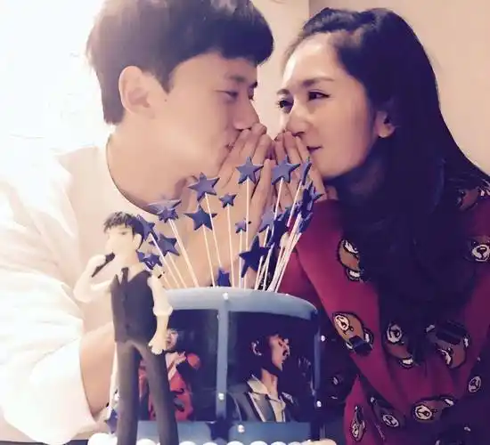 张杰谢娜携孩子出游迪士尼与其关注私生活不如看场张杰演唱会