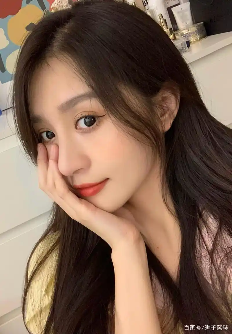 抖音美女红人—潘蕾亦,长相甜美身材很好