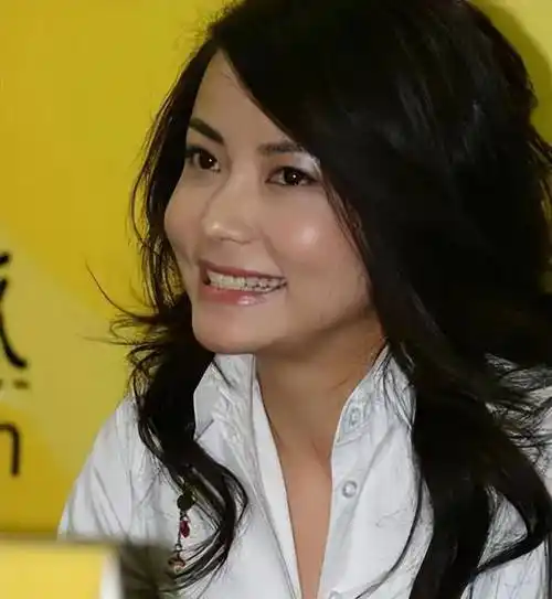 原创33岁去世,黄晓明的初恋李钰,凭啥让京城四少汪雨为她扫墓十几年