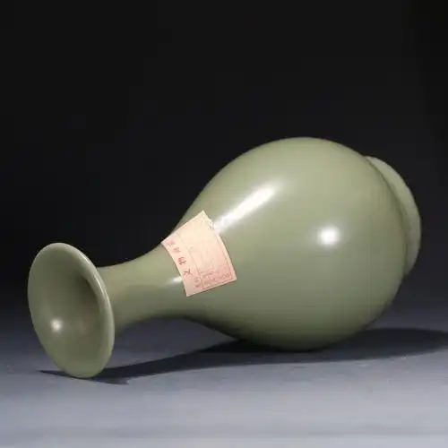 文物商店旧藏宋代龙泉窑青瓷玉壶春瓶