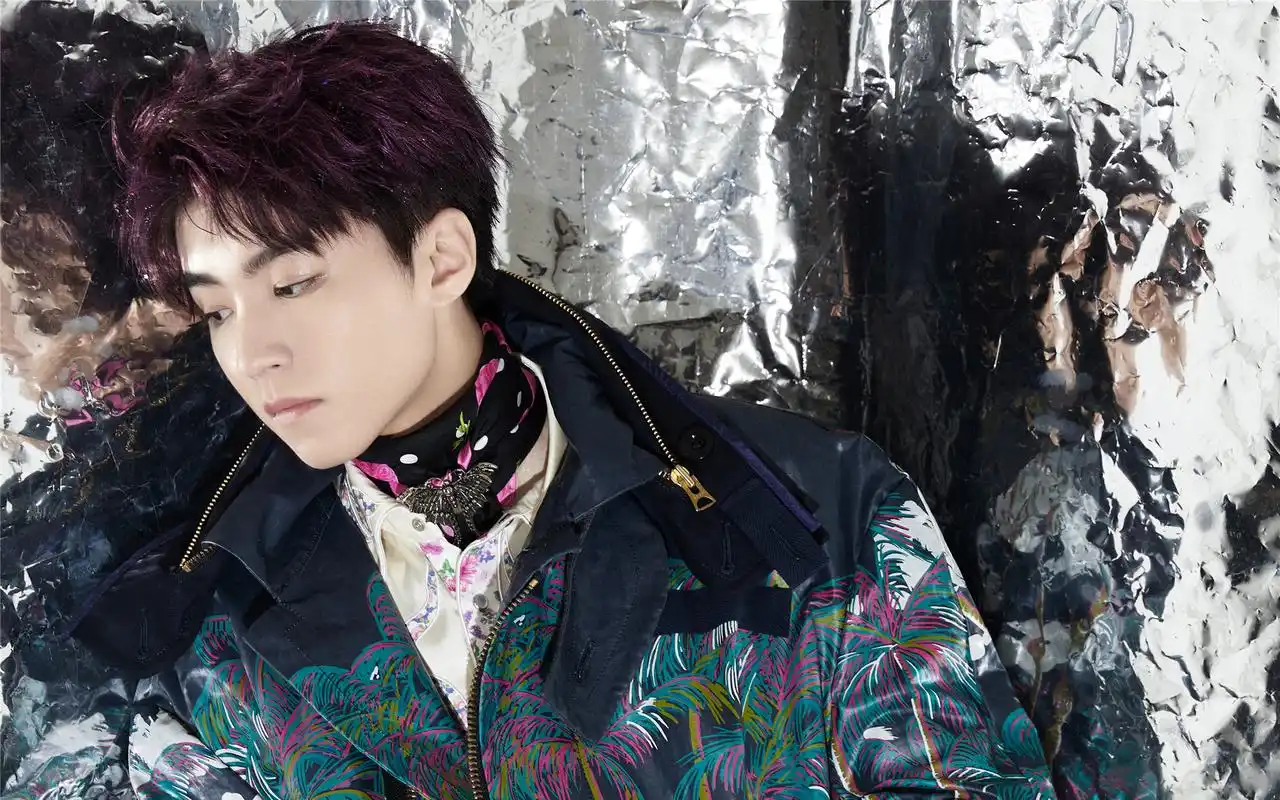 王俊凯酷帅时尚写真图片桌面壁纸