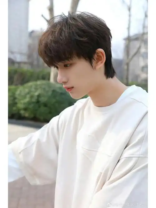 周五快乐! 青春男大,清爽帅气的校园学长.