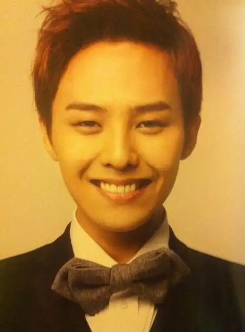 大家有没有权志龙这张照的正脸