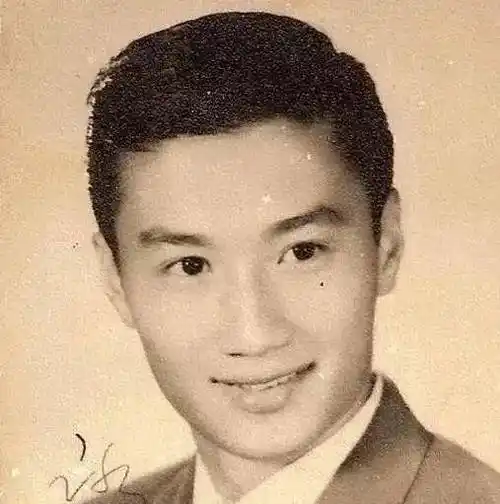 曾经"掌掴"曾江,时隔6年谢贤终于跟曾江道歉了._样子_录音_坐轮椅