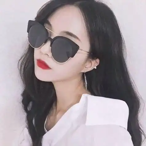 墨镜女头像霸气范图片真人 戴墨镜女生头像(3)