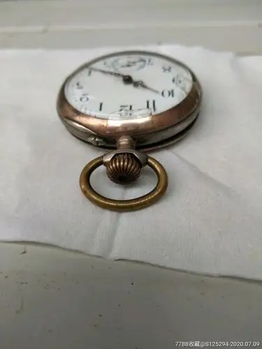 清末民国老怀表一个,品相还可以,内芯发黄,不知是什么材质的,当不走的