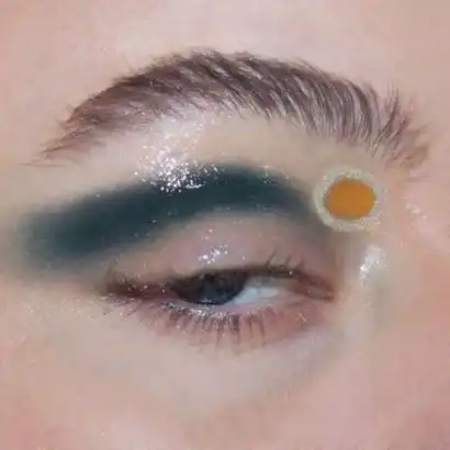 一只眼睛眼妆头像图片