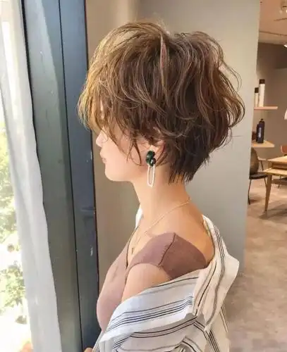 烫一烫更好看短发微卷慵懒魅惑