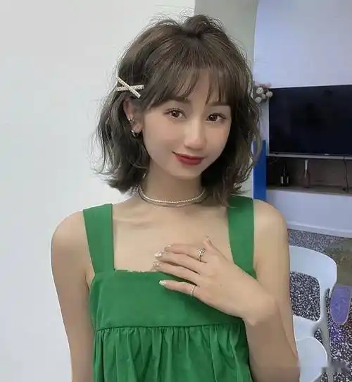 初夏被夸到爆的最热"中短烫发"(50款)_短发_发型_韩系微