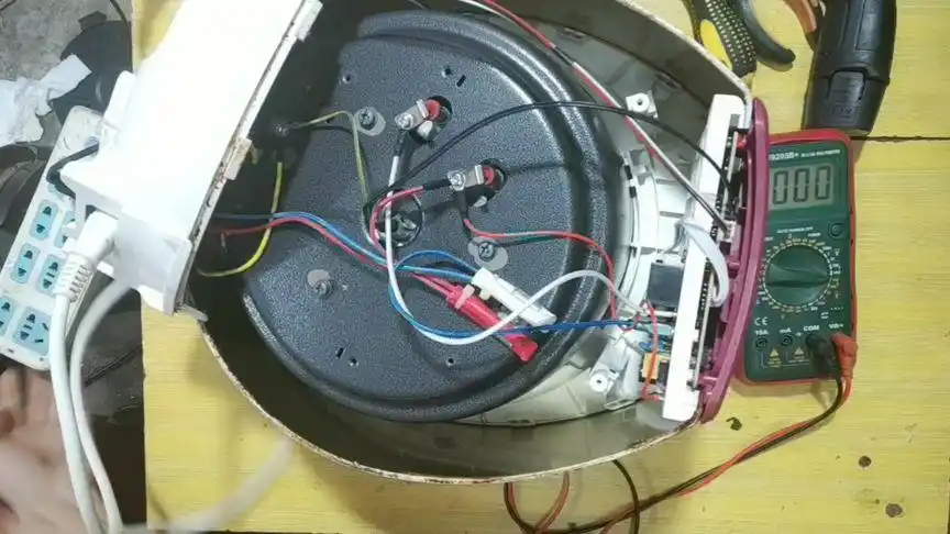 家用电压力锅通电不加热,原因是加热盘损坏造成的