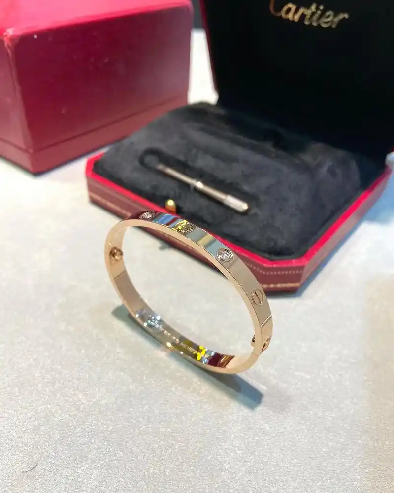 卡地亚宽版四钻.cartier 宽版四钻手镯 玫金色认准独 - 抖音