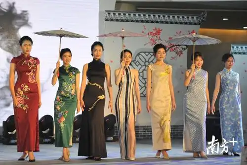 旗袍美女秀风采中山农商银行举办旗袍沙龙展现传统文化美