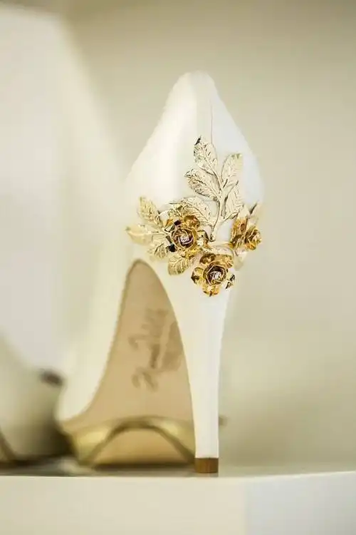 座这款blingbling的鞋子最适合纯洁无暇的处女,美得明艳大方8,巨蟹