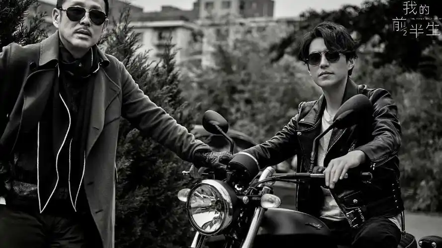 靳东陈道明机车黑白写真