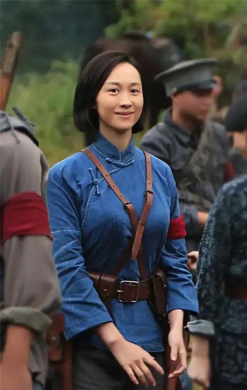 《建军大业》热映 练练用心演绎革命战士