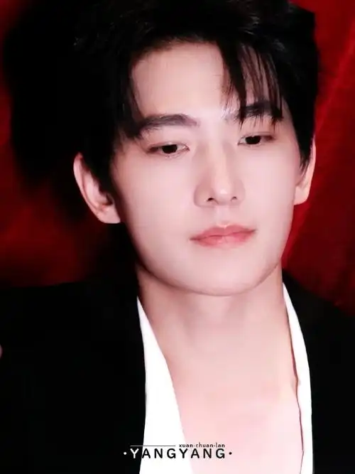 杨洋龙年第一张自拍