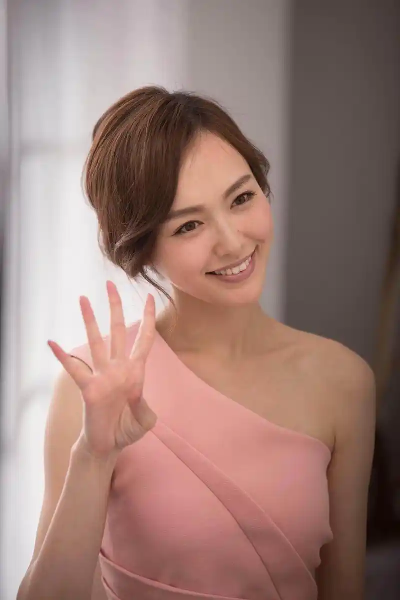 "真实镜头"下的唐嫣,无美颜,无滤镜,看不出她有39岁了