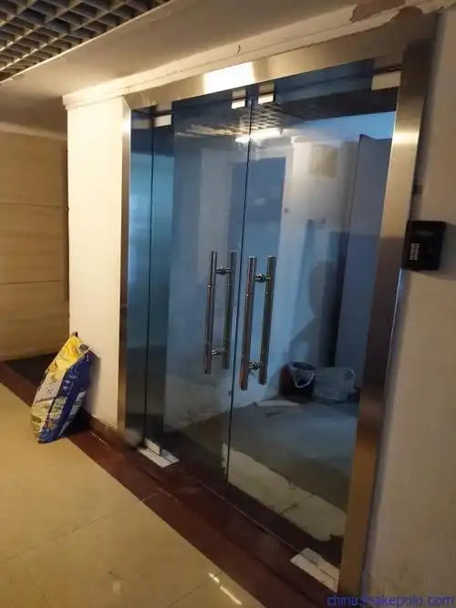 广东深圳深圳南山科技园定制安装办公室玻璃门/公司商铺玻璃门/玻璃