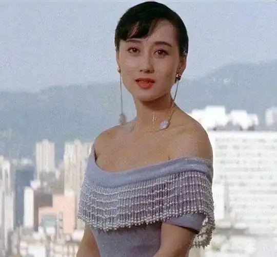 "人间尤物"利智:嫁给李连杰后生了两个女儿,如今现状怎样?