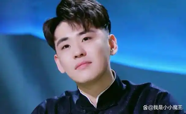 张云雷晒乐器豪宅幽默自称差一户就住满音乐才华引热议