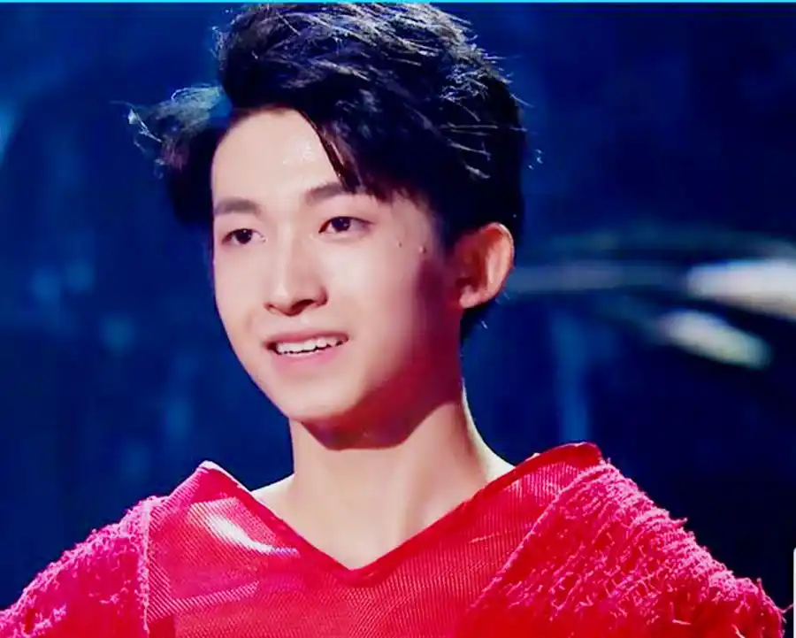 《国风美少年》:00后少年演绎中国风舞蹈,高难度动作惊艳众人