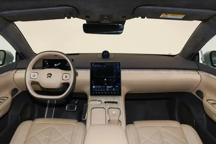 新版蔚来 et7 轿车内饰曝光:比之前更豪华了