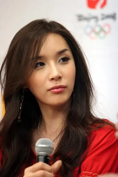 韩国变性艺人河莉秀用中文表白做女人挺好