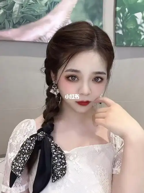 不需要早起就可以拥有的显脸小侧低马尾麻花辫!