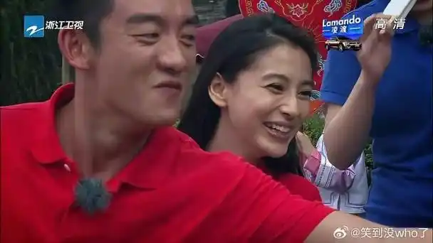 郑恺baby嘴对嘴吃饼干默契度满分这也太甜了