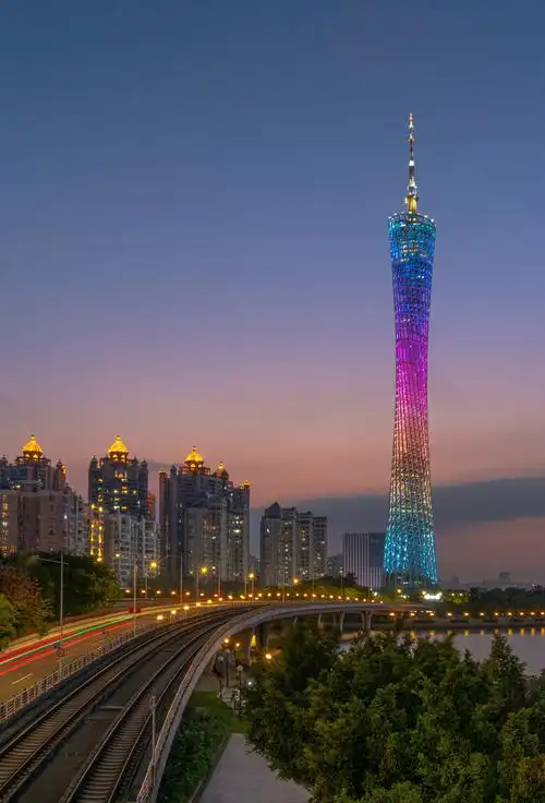 广州塔从夕阳之下至华灯初上