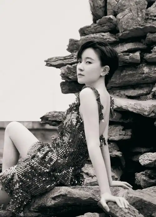 焦俊艳有着阳光一般的味道,可塑度极强,演技与知名度不成正比