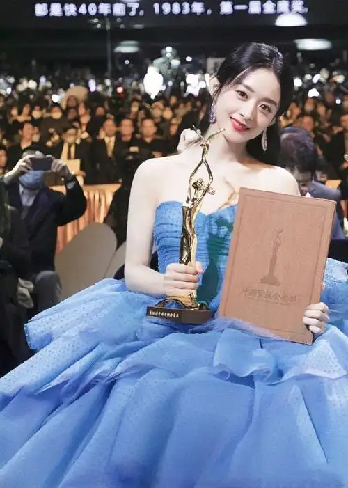 青年演员赵丽颖获得第30届中国电视金鹰奖观众最喜爱的女演员奖,你