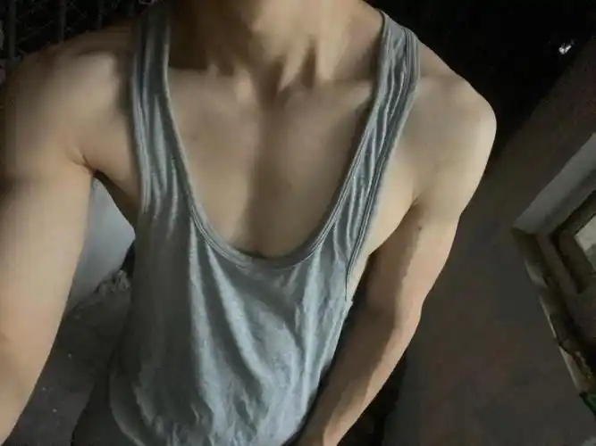 明天就去上班啦,直接闪现#身材  #帅哥  #腹肌