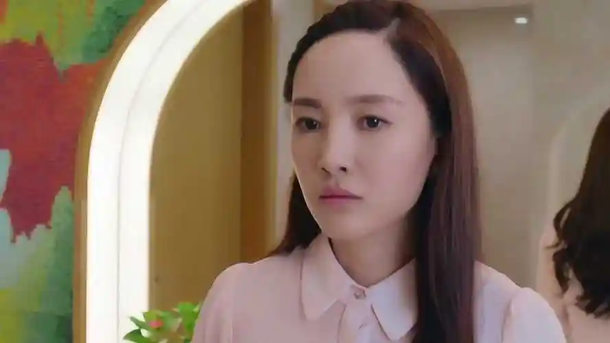 大话红娘:罗小珊在厕所发信息,表情很是气愤