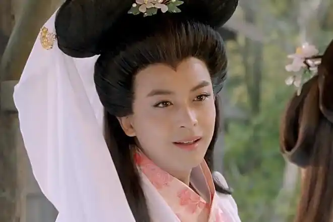 白素贞其实是个叛逆的人,与生俱来的傲娇气质,底气十足