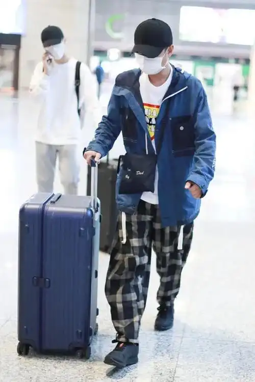 身高172的文章很敢穿,工装夹克 格纹阔腿裤,造型个性潮流