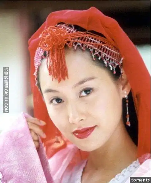 她年轻时美貌惊人,却不惜下海拍三级片性感"卖肉",成名后演过无数知名