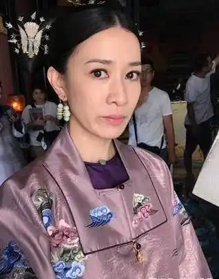 佘诗曼揭一耳三钳真相,每天被夹到头痛_剧中_媒体_攻略