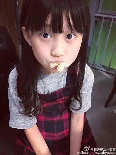 阿拉蕾鼻祖!小葡萄大眼长腿已成美人胚子(图)